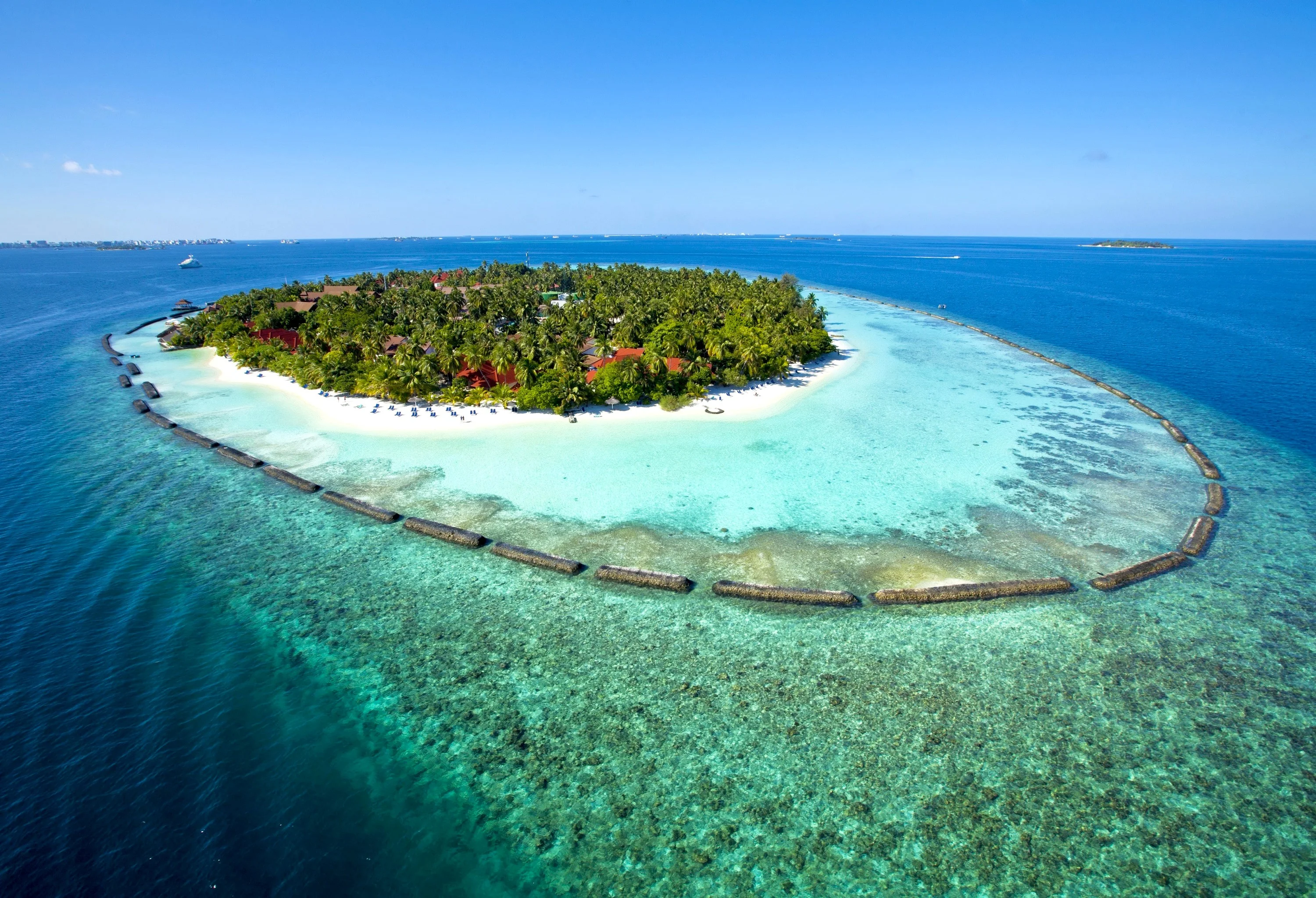 Maldives tropical paradise - Overwater bungalows and turquoise Indian Ocean